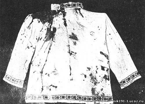 Рубашка (вид сзади), в которой был замучен Андрюша